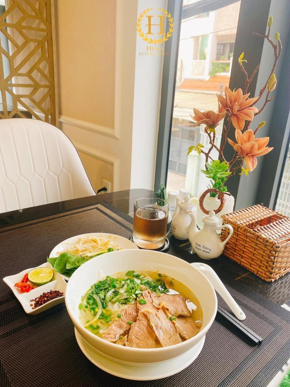 Hera Hotel Airport Ho Si Minh-város Kültér fotó